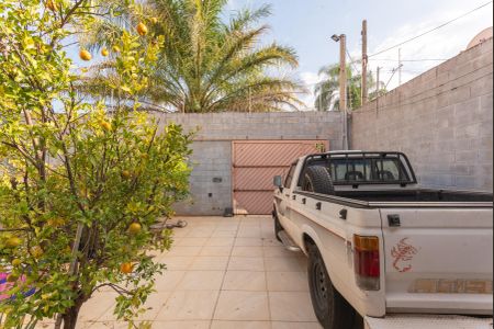 Casa à venda com 250m², 4 quartos e 2 vagas Casa à venda com 250m², 4 quartos e 2 vagasGaragem e Jardim