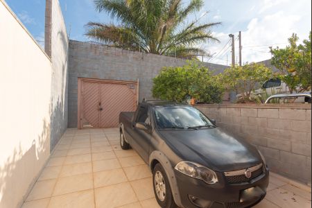 Casa à venda com 250m², 4 quartos e 2 vagas Casa à venda com 250m², 4 quartos e 2 vagasGaragem e Jardim
