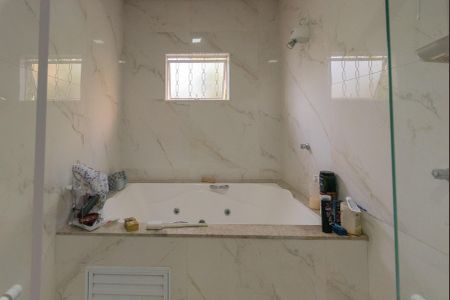 Casa à venda com 250m², 4 quartos e 2 vagas Casa à venda com 250m², 4 quartos e 2 vagasBanheiro da Suíte 1