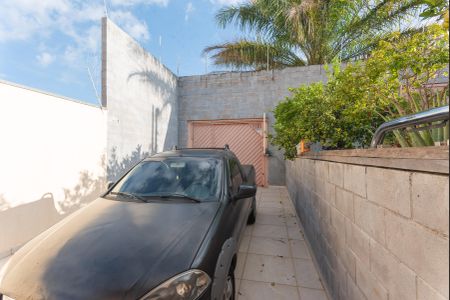 Casa à venda com 250m², 4 quartos e 2 vagas Casa à venda com 250m², 4 quartos e 2 vagasGaragem e Jardim