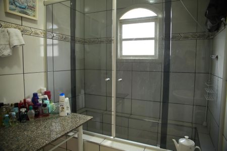 Casa à venda com 212m², 3 quartos e 2 vagasBanheiro da Suíte