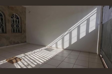 Casa à venda com 212m², 3 quartos e 2 vagas Casa à venda com 212m², 3 quartos e 2 vagasGaragem
