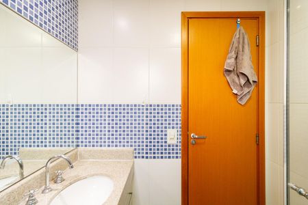 Apartamento à venda com 76m², 2 quartos e 2 vagas Apartamento à venda com 76m², 2 quartos e 2 vagasBanheiro da Suíte