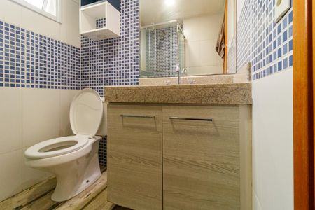 Apartamento à venda com 76m², 2 quartos e 2 vagas Apartamento à venda com 76m², 2 quartos e 2 vagasBanheiro da Suíte