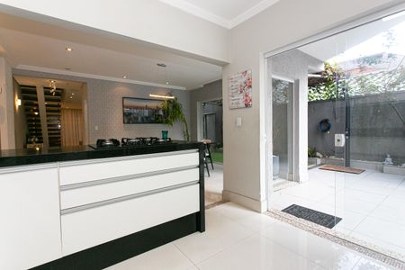 Casa à venda com 373m², 4 quartos e 3 vagas Casa à venda com 373m², 4 quartos e 3 vagasCozinha