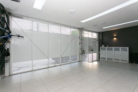 Casa à venda com 373m², 4 quartos e 3 vagas Casa à venda com 373m², 4 quartos e 3 vagasGaragem