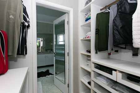 Casa à venda com 373m², 4 quartos e 3 vagas Casa à venda com 373m², 4 quartos e 3 vagasCloset da Suíte 1