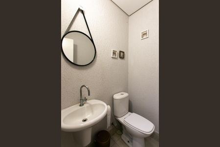 Casa à venda com 373m², 4 quartos e 3 vagas Casa à venda com 373m², 4 quartos e 3 vagasLavabo do Espaço Gourmet