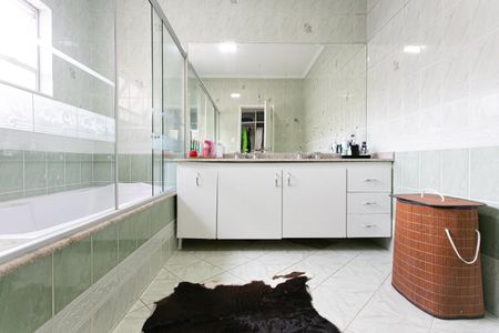 Casa à venda com 373m², 4 quartos e 3 vagas Casa à venda com 373m², 4 quartos e 3 vagasBanheiro da Suíte 1