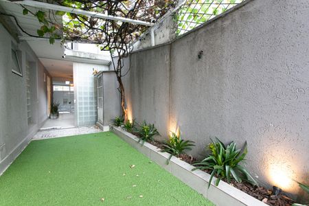 Casa à venda com 373m², 4 quartos e 3 vagas Casa à venda com 373m², 4 quartos e 3 vagasÁrea Externa