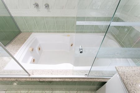 Casa à venda com 373m², 4 quartos e 3 vagas Casa à venda com 373m², 4 quartos e 3 vagasBanheiro da Suíte 1 - Banheira