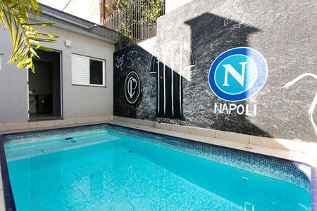 Casa à venda com 373m², 4 quartos e 3 vagas Casa à venda com 373m², 4 quartos e 3 vagasPiscina