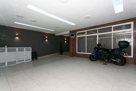 Casa à venda com 373m², 4 quartos e 3 vagas Casa à venda com 373m², 4 quartos e 3 vagasGaragem