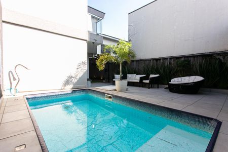 Casa à venda com 373m², 4 quartos e 3 vagas Casa à venda com 373m², 4 quartos e 3 vagasPiscina