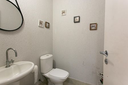 Casa à venda com 373m², 4 quartos e 3 vagas Casa à venda com 373m², 4 quartos e 3 vagasLavabo do Espaço Gourmet