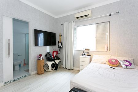 Casa à venda com 373m², 4 quartos e 3 vagas Casa à venda com 373m², 4 quartos e 3 vagasSuíte 3