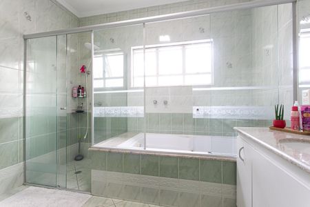 Casa à venda com 373m², 4 quartos e 3 vagas Casa à venda com 373m², 4 quartos e 3 vagasBanheiro da Suíte 1