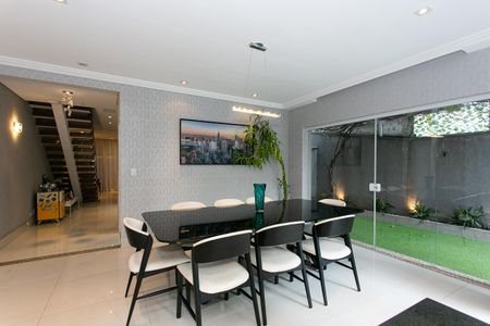 Casa à venda com 373m², 4 quartos e 3 vagas Casa à venda com 373m², 4 quartos e 3 vagasCopa