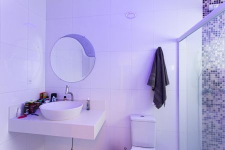 Casa à venda com 373m², 4 quartos e 3 vagas Casa à venda com 373m², 4 quartos e 3 vagasBanheiro da Suíte 2