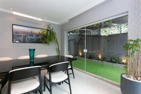 Casa à venda com 373m², 4 quartos e 3 vagas Casa à venda com 373m², 4 quartos e 3 vagasCopa