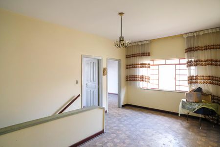 Casa à venda com 250m², 6 quartos e 2 vagasAcesso aos quartos