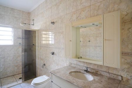 Casa à venda com 250m², 6 quartos e 2 vagasBanheiro 1