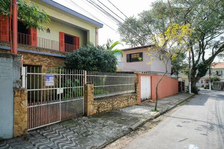 Casa à venda com 250m², 6 quartos e 2 vagasFachada + plaquinha