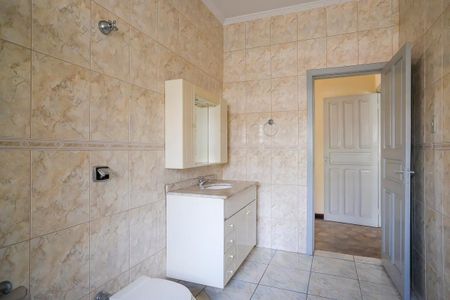 Casa à venda com 250m², 6 quartos e 2 vagasBanheiro 1