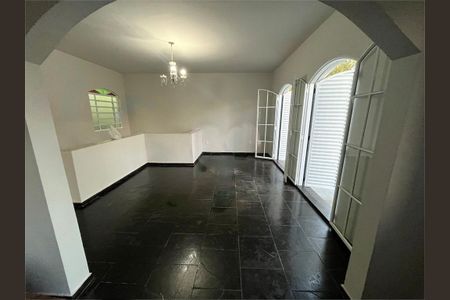 Casa à venda com 200m², 4 quartos e 2 vagas