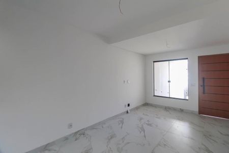 Casa à venda com 140m², 3 quartos e 2 vagas Casa à venda com 140m², 3 quartos e 2 vagasSala