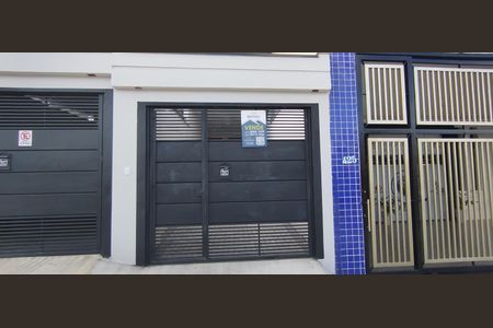 Casa à venda com 140m², 3 quartos e 2 vagas Casa à venda com 140m², 3 quartos e 2 vagasFachada