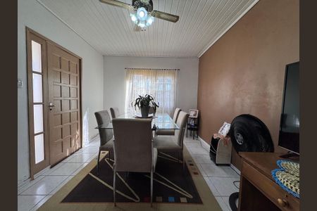 Casa à venda com 130m², 3 quartos e 3 vagas Casa à venda com 130m², 3 quartos e 3 vagasSala