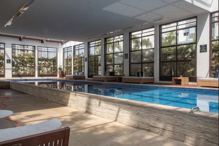 Apartamento para alugar com 65m², 2 quartos e 2 vagas Apartamento para alugar com 65m², 2 quartos e 2 vagasÁrea comum - Piscina coberta