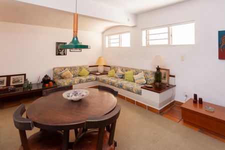 Casa de condomínio à venda com 250m², 4 quartos e 4 vagasSala de TV