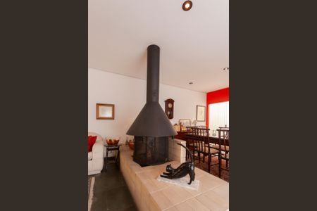 Casa de condomínio à venda com 250m², 4 quartos e 4 vagasSala