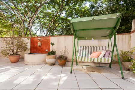 Casa de condomínio à venda com 250m², 4 quartos e 4 vagasQuintal