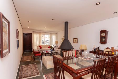 Casa de condomínio à venda com 250m², 4 quartos e 4 vagasSala