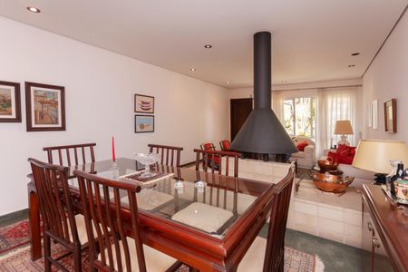 Casa de condomínio à venda com 250m², 4 quartos e 4 vagasSala