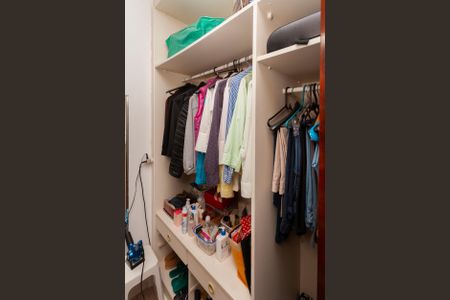 Casa de condomínio à venda com 250m², 4 quartos e 4 vagasCloset da suíte