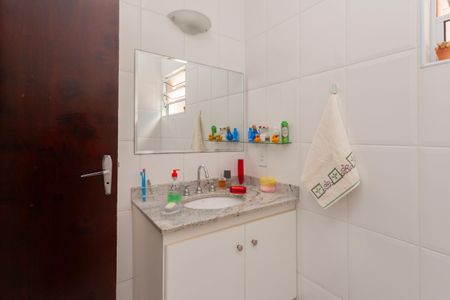 Casa de condomínio à venda com 250m², 4 quartos e 4 vagasBanheiro 2