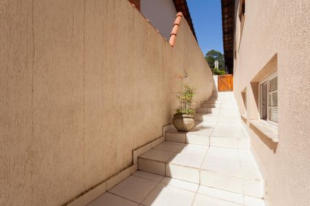 Casa de condomínio à venda com 250m², 4 quartos e 4 vagasCorredor