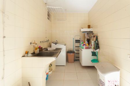 Casa de condomínio à venda com 250m², 4 quartos e 4 vagasÁrea de Serviço