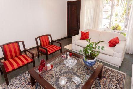 Casa de condomínio à venda com 250m², 4 quartos e 4 vagasSala