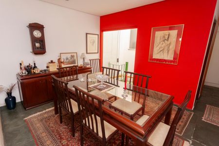 Casa de condomínio à venda com 250m², 4 quartos e 4 vagasSala