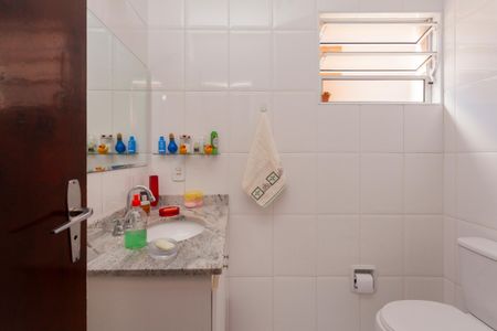 Casa de condomínio à venda com 250m², 4 quartos e 4 vagasBanheiro 2