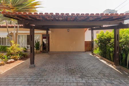 Casa de condomínio à venda com 250m², 4 quartos e 4 vagasGaragem