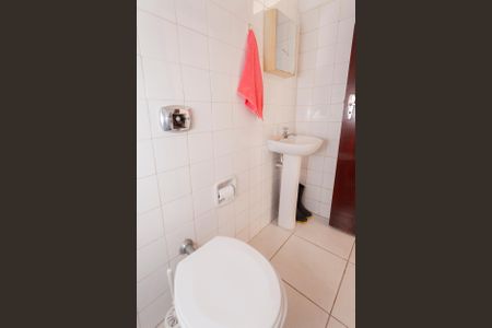 Casa de condomínio à venda com 250m², 4 quartos e 4 vagasBanheiro de serviço