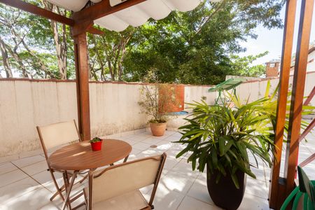 Casa de condomínio à venda com 250m², 4 quartos e 4 vagasChurrasqueira