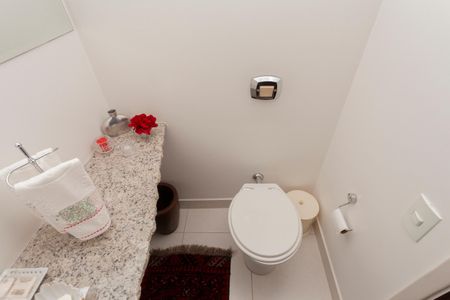 Casa de condomínio à venda com 250m², 4 quartos e 4 vagasLavabo