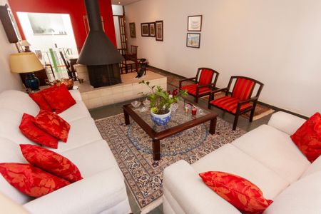 Casa de condomínio à venda com 250m², 4 quartos e 4 vagasSala